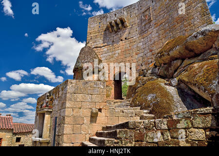 Portugal: Entrance to the medieval casle of Sortelha Stock Photo