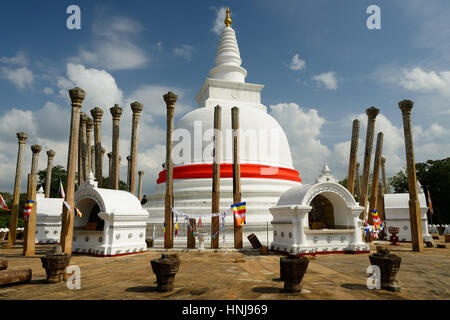 Thuparamaya dagoba (stupa), Anuradhapura, Sri Lanca Stock Photo