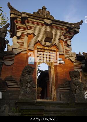Traditional entrance doorway in Bali, Indonesia Stock Photo