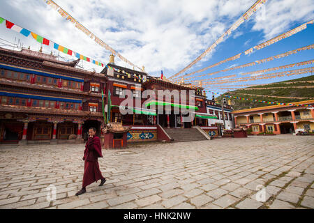 Tagong Monastery courtyard in the Tibetan plateau region in Sichuan, China Stock Photo