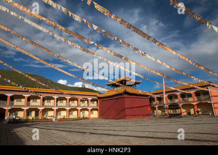 Tagong Monastery courtyard in the Tibetan plateau region in Sichuan, China Stock Photo