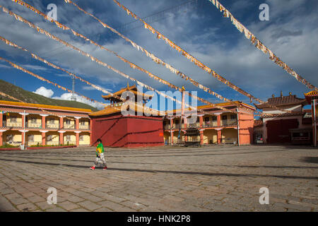 Tagong Monastery courtyard in the Tibetan plateau region in Sichuan, China Stock Photo