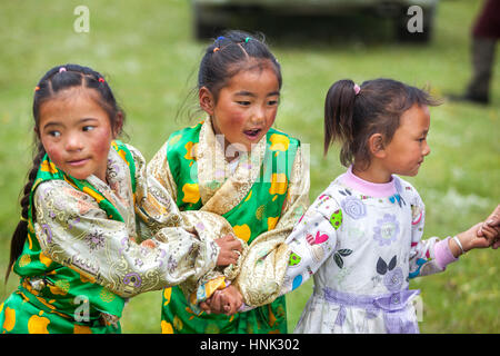 Local Khampas ethnics participate at the Manigango Horse Festival in the Tibetan plateau region in Sichuan, China. Stock Photo