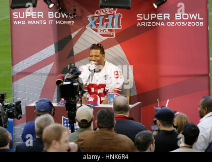 New York Giants Michael Strahan walks away from the podium after his  retirement press conference at Giants Stadium in East Rutherford, New Jersey  on June 6, 2008. Strahan retires after 15 years