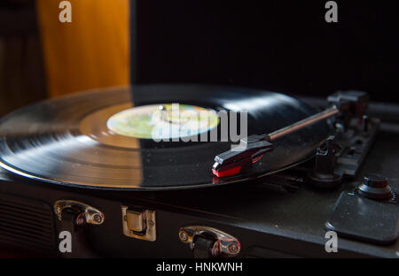 mini vinyl record player