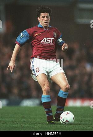 ANDY TOWNSEND ASTON VILLA FC 08 January 1996 Stock Photo