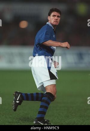 PAUL RIDEOUT EVERTON FC 06 November 1995 Stock Photo - Alamy