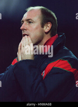 STEVE MCMAHON SWINDON TOWN PLAYER-MANAGER 17 January 1995 Stock Photo