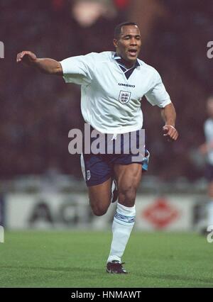 LES FERDINAND ENGLAND & NEWCASTLE UNITED FC 19 December 1995 Stock Photo