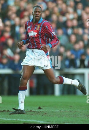 UGO EHIOGU ASTON VILLA FC 02 March 1995 Stock Photo