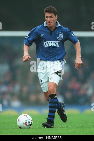 PAUL RIDEOUT EVERTON FC 19 October 1995 Stock Photo - Alamy