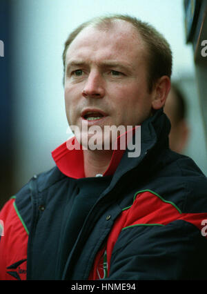 STEVE MCMAHON SWINDON TOWN PLAYER-MANAGER 17 January 1995 Stock Photo