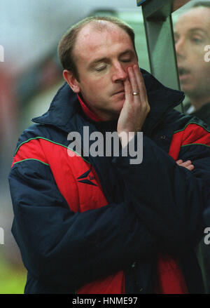 STEVE MCMAHON SWINDON TOWN PLAYER-MANAGER 17 January 1995 Stock Photo