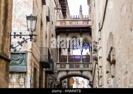 Barcelona's Bridge of Sighs, side facade of the Carrer del Bisbe, Gothic cathedral of La Catedral de la Santa Creu i Santa Stock Photo