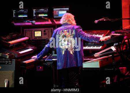 February 7, 2017 - Toronto, Ontario, Canada - English rock band 'YES' headlined Cruise To The Edge. Current band lineup:  ALAN WHITE, BILLY SHERWOOD, GEOFF DOWNES, JON DAVISON, STEVE HOWE (Credit Image: © Igor Vidyashev via ZUMA Wire) Stock Photo