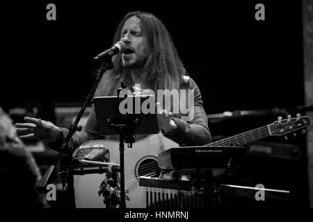 February 7, 2017 - Toronto, Ontario, Canada - English rock band 'YES' headlined Cruise To The Edge. Current band lineup:  ALAN WHITE, BILLY SHERWOOD, GEOFF DOWNES, JON DAVISON, STEVE HOWE (Credit Image: © Igor Vidyashev via ZUMA Wire) Stock Photo