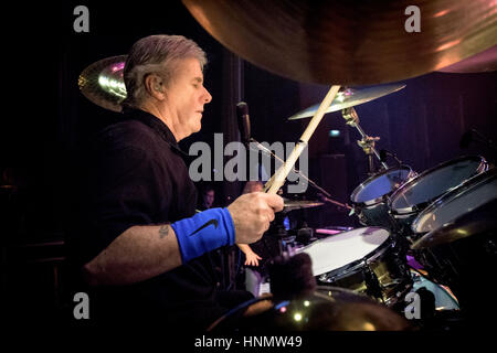 Toronto, Ontario, Canada. 9th Feb, 2017. American rock band 'Kansas' performes at Cruise To The Edge. Band members: PHIL EHART, RICH WILLIAMS, BILLY GREER, DAVID RAGSDALE, DAVID MANION, RONNIE PLATT, ZAK RIZVI Credit: Igor Vidyashev/ZUMA Wire/Alamy Live News Stock Photo