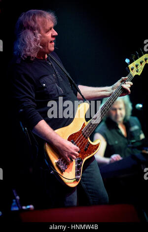 Toronto, Ontario, Canada. 9th Feb, 2017. American rock band 'Kansas' performes at Cruise To The Edge. Band members: PHIL EHART, RICH WILLIAMS, BILLY GREER, DAVID RAGSDALE, DAVID MANION, RONNIE PLATT, ZAK RIZVI Credit: Igor Vidyashev/ZUMA Wire/Alamy Live News Stock Photo