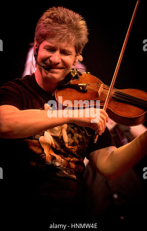 Toronto, Ontario, Canada. 9th Feb, 2017. American rock band 'Kansas' performes at Cruise To The Edge. Band members: PHIL EHART, RICH WILLIAMS, BILLY GREER, DAVID RAGSDALE, DAVID MANION, RONNIE PLATT, ZAK RIZVI Credit: Igor Vidyashev/ZUMA Wire/Alamy Live News Stock Photo