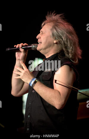 Toronto, Ontario, Canada. 9th Feb, 2017. American rock band 'Kansas' performes at Cruise To The Edge. Band members: PHIL EHART, RICH WILLIAMS, BILLY GREER, DAVID RAGSDALE, DAVID MANION, RONNIE PLATT, ZAK RIZVI Credit: Igor Vidyashev/ZUMA Wire/Alamy Live News Stock Photo