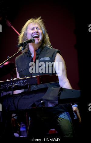 Toronto, Ontario, Canada. 9th Feb, 2017. American rock band 'Kansas' performes at Cruise To The Edge. Band members: PHIL EHART, RICH WILLIAMS, BILLY GREER, DAVID RAGSDALE, DAVID MANION, RONNIE PLATT, ZAK RIZVI Credit: Igor Vidyashev/ZUMA Wire/Alamy Live News Stock Photo