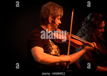 Toronto, Ontario, Canada. 9th Feb, 2017. American rock band 'Kansas' performes at Cruise To The Edge. Band members: PHIL EHART, RICH WILLIAMS, BILLY GREER, DAVID RAGSDALE, DAVID MANION, RONNIE PLATT, ZAK RIZVI Credit: Igor Vidyashev/ZUMA Wire/Alamy Live News Stock Photo