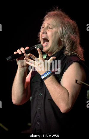 Toronto, Ontario, Canada. 9th Feb, 2017. American rock band 'Kansas' performes at Cruise To The Edge. Band members: PHIL EHART, RICH WILLIAMS, BILLY GREER, DAVID RAGSDALE, DAVID MANION, RONNIE PLATT, ZAK RIZVI Credit: Igor Vidyashev/ZUMA Wire/Alamy Live News Stock Photo