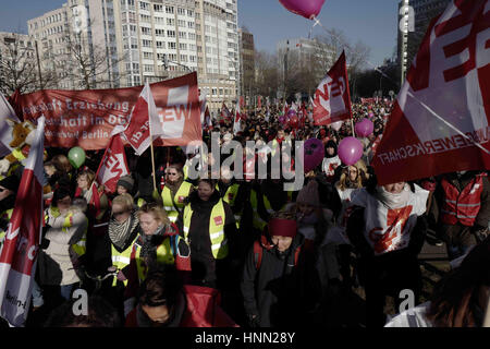 Berlin, Berlin, Germany. 15th Feb, 2017. Around 6000 employees in the public service rally Berlin for more wages. They gathered at Wittenbergplatz and rally to the city hall in Berlin-Schoeneberg. Participants from public administrations, schools and day care centers demand up to six percent more wages. So far the collective agreement has rejected this as too high. The next round of negotiations is scheduled for Thursday. Credit: Jan Scheunert/ZUMA Wire/Alamy Live News Stock Photo