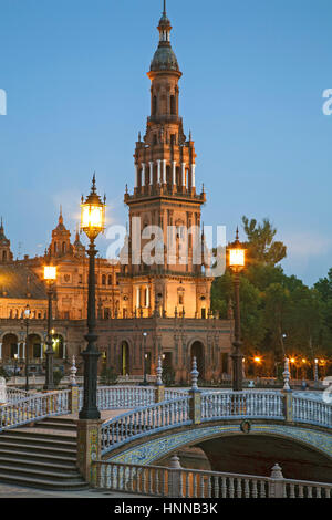 Tower and lamps, Plaza de Espana, Seville, Spain Stock Photo