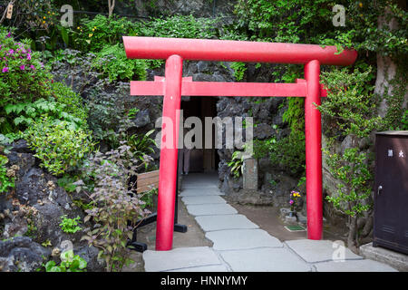 KAMAKURA, JAPAN - CIRCA APR, 2013: Red gate (torii) is on the entrance in the Benten-do Hall and Benten-kutsu Caves. The Hasedera shrine (Hase-dera) i Stock Photo