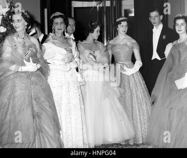 PRINCESS ALEXANDRA, The Honorable Lady Ogilvy, third from right next to her future husband Angus Ogilvy at the wedding reception for Princess Maria Pia in Italy in 1955 Stock Photo