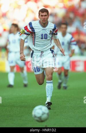 ZINEDINE ZIDANE FRANCE & BORDEAUX 24 June 1996 Stock Photo