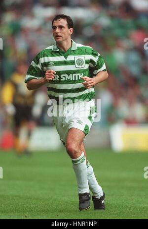 PAUL MCSTAY GLASGOW CELTIC FC 19 August 1996 Stock Photo