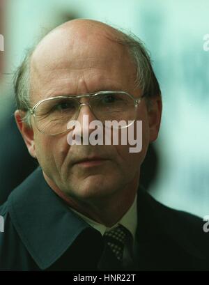 FERGUS MCCANN GLASGOW CELTIC CHIEF EXECUTIVE 21 August 1995 Stock Photo ...