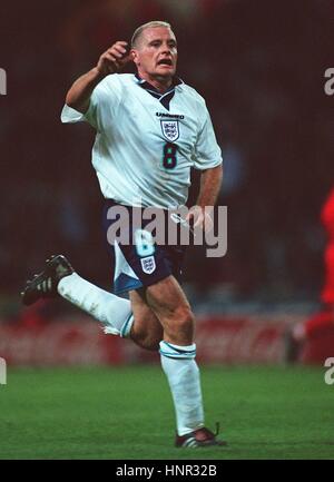 Rangers Legend Paul Gascoigne Caught In Hysterical Prank Where Pals Trick Him Into Lying Down - Foto 10