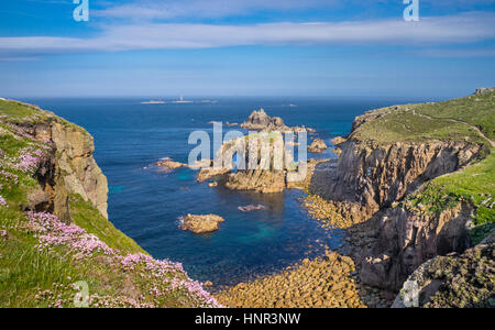 United Kingdom, South West England, Cornwall, Cornish Coast at Land's End, the westermost tip of England, view of the Enys Dodnan natural arch and the Stock Photo