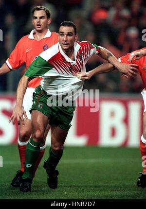 VINNIE JONES WALES & WIMBLEDON FC 15 November 1996 Stock Photo