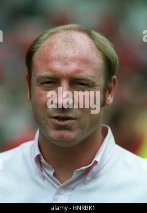 STEVE MCMAHON SWINDON TOWN PLAYER-MANAGER 18 August 1996 Stock Photo