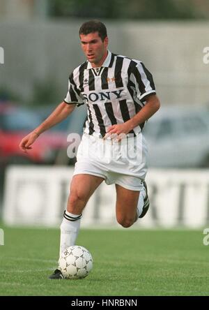 ZINEDINE ZIDANE JUVENTUS FC 19 August 1996 Stock Photo