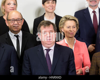 Brussels, Belgium. 15th Feb, 2017. From Left: Netherland Minister for defence Jeanine Hennis-Plasschaert, French Defence Minister Jean-Yves Le Drian, Lithuanian Minister of National Defence Raimundas Karoblis, Norwegian Minister of Defence Ine Eriksen Soreide, and German Minister of Defence Ursula Gertrud von der Leyen are posing for a family photo during a NATO Defence Ministers meeting in the NATO headquarter. Photo: Thierry Monasse/dpa - NO WIRE SERVICE - Photo: Thierry Monasse/dpa-POOL/dpa Stock Photo