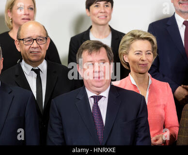 Brussels, Belgium. 15th Feb, 2017. From Left: Netherland Minister for defence Jeanine Hennis-Plasschaert, French Defence Minister Jean-Yves Le Drian, Lithuanian Minister of National Defence Raimundas Karoblis, Norwegian Minister of Defence Ine Eriksen Soreide, and German Minister of Defence Ursula Gertrud von der Leyen are posing for a family photo during a NATO Defence Ministers meeting in the NATO headquarter. Photo: Thierry Monasse/dpa - NO WIRE SERVICE - Photo: Thierry Monasse/dpa-POOL/dpa Stock Photo