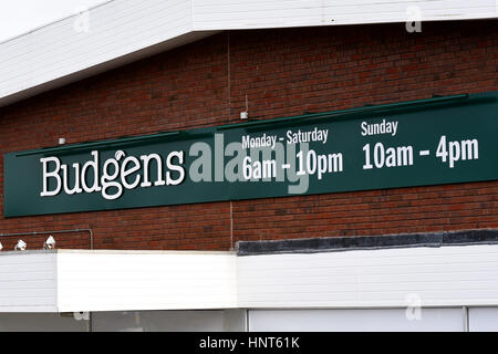 Weymouth, Dorset, UK. 16th Febuary 2017. The Budgens store in Littlemoor, Weymouth, Dorset is set to close less than a week after Food Retail Operations Limited, owners of the Budgens stores was placed in to administration. A total of 36 stores are affected by the administration order. Credit:John Gurd Media/Alamy Live News Stock Photo