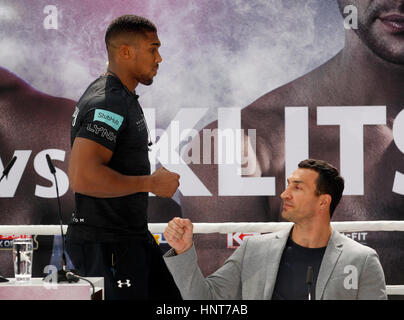 Cologne, Germany. 16th Feb, 2017. Wladimir Klitschko (r) and Anthony Joshua, photographed during a press conference in Cologne, Germany, 16 February 2017. Wladimir Klitschko and world champion Anthony Joshua will fight for the IBF title on 29 April 2017 in London, England. Photo: Roland Weihrauch/dpa/Alamy Live News Stock Photo