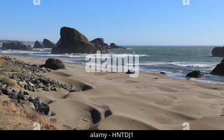 Looking south along an unnamed beach on the southern coast of Oregon near Arch Rock Picnic Area on the Samuel H. Boardman State Scenic Corridor. Stock Photo