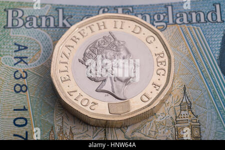 New pound coin with banknote background Stock Photo