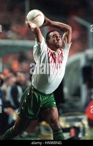 VINNIE JONES WALES & WIMBLEDON FC 15 November 1996 Stock Photo