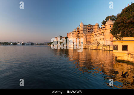 Udaipur cityscape at sunset. The majestic city palace on Lake Pichola, travel destination in Rajasthan, India Stock Photo
