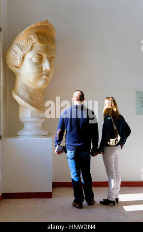 Tunez: Carthage. Carthage.Museum. Colossal head of a Antonine´s princess. It  proceeds from the Forum of Carthage Stock Photo