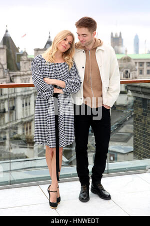 Sienna Miller and Robert Pattinson attending 'The Lost City Of Z' Photocall at The Corinthia Hotel, London. PRESS ASSOCIATION Photo. Picture date: Thursday 16th February, 2017. Photo credit should read: Isabel Infantes/PA Wire. Stock Photo
