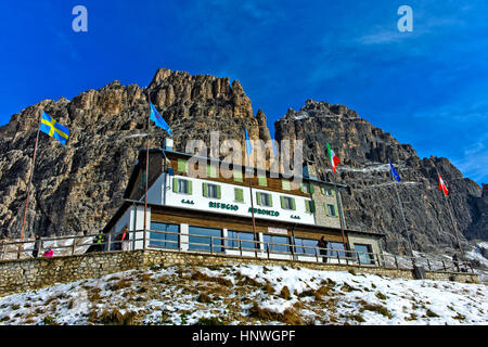 Mountain hut Rifugio Auronzo beneath the Three Peaks Mountains, Dolomites, South Tyrol, Alto Adige, Italy Stock Photo